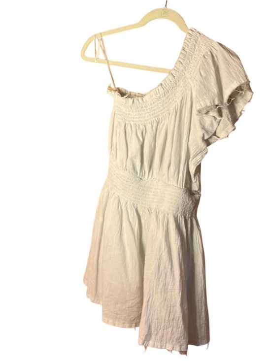 Skylar + Madison Dresses & Skirts - White off the shoulder Skylar + Madison dress sz S 👀